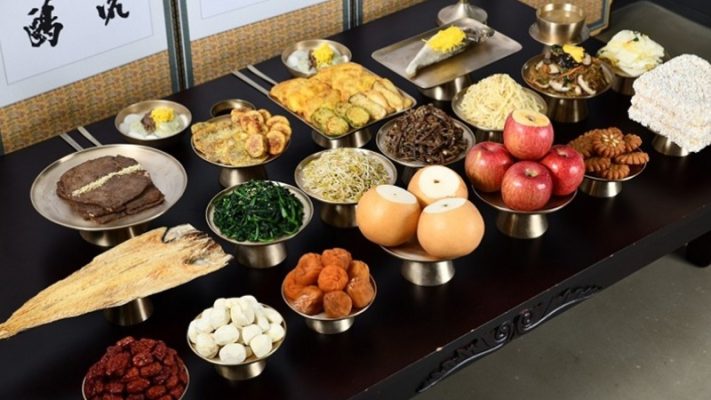 Lễ cúng tổ tiên Charye