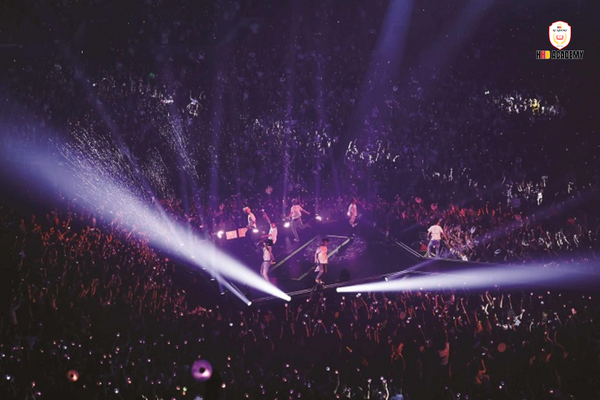 Đi concert K-pop cháy hết mình